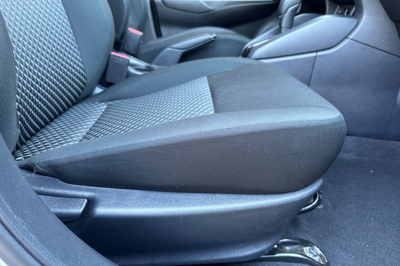 Nissan Versa Vehicle Full-screen Gallery Image 22