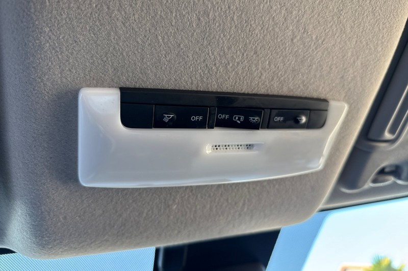 Nissan Versa Vehicle Full-screen Gallery Image 23