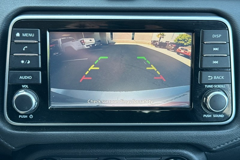 Nissan Versa Vehicle Full-screen Gallery Image 26