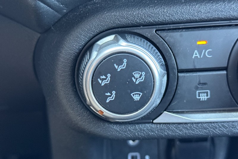 Nissan Versa Vehicle Full-screen Gallery Image 28