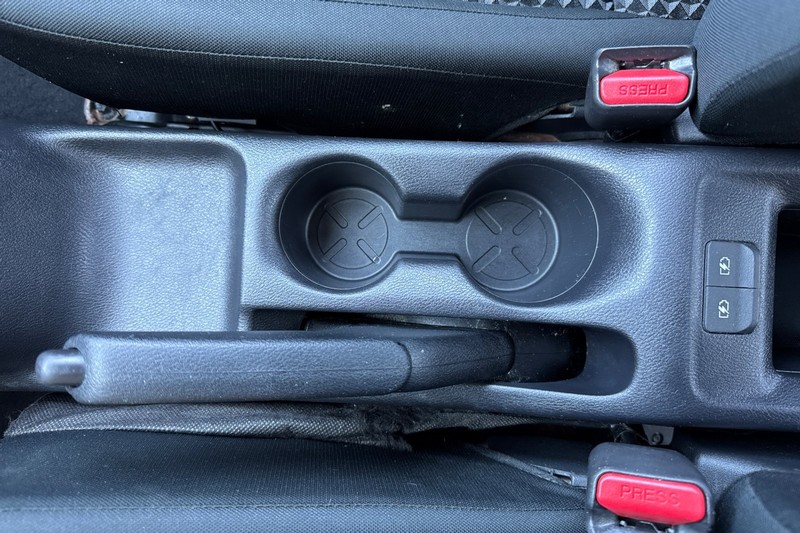 Nissan Versa Vehicle Full-screen Gallery Image 31