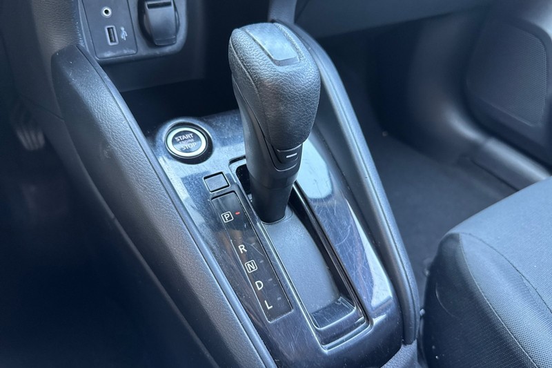 Nissan Versa Vehicle Full-screen Gallery Image 32