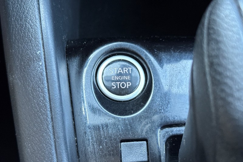 Nissan Versa Vehicle Full-screen Gallery Image 33