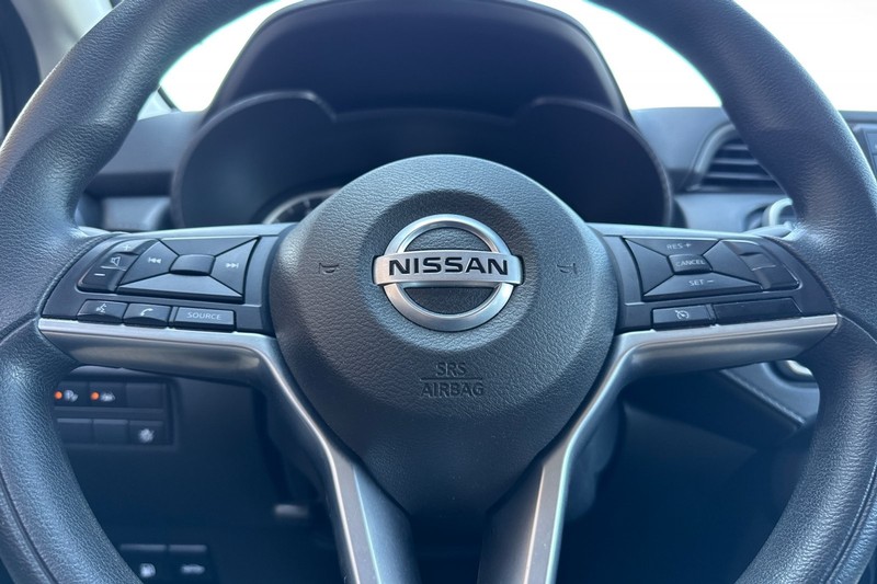 Nissan Versa Vehicle Full-screen Gallery Image 34