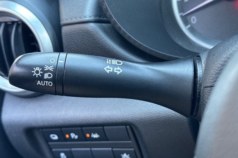 Nissan Versa Vehicle Full-screen Gallery Image 36