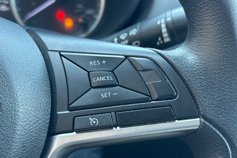Nissan Versa Vehicle Full-screen Gallery Image 37
