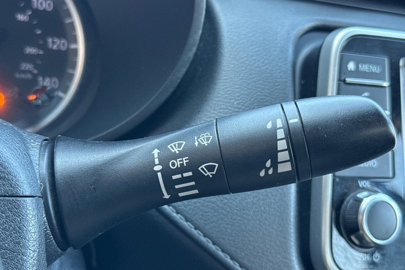 Nissan Versa Vehicle Full-screen Gallery Image 38