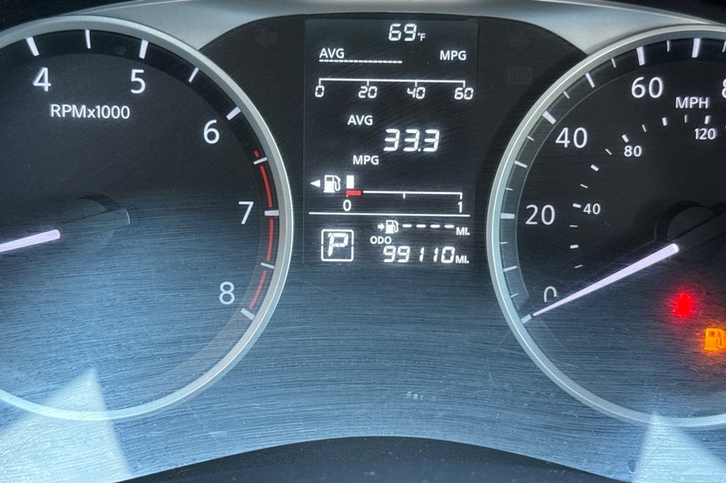 Nissan Versa Vehicle Full-screen Gallery Image 39