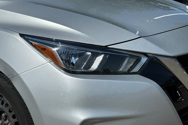 Nissan Versa Vehicle Full-screen Gallery Image 45
