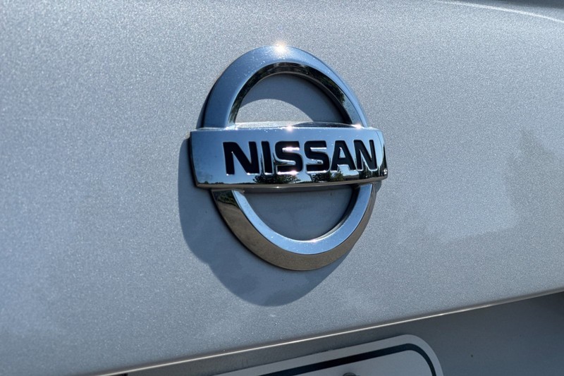 Nissan Versa Vehicle Full-screen Gallery Image 48