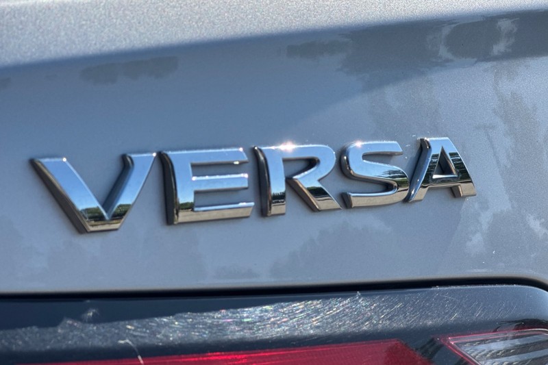 Nissan Versa Vehicle Full-screen Gallery Image 50