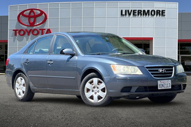 Hyundai Sonata Vehicle Full-screen Gallery Image 02