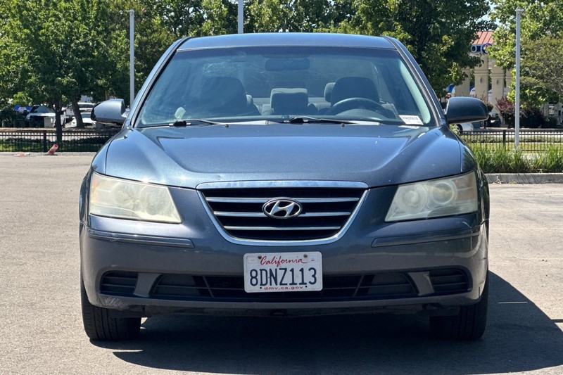 Hyundai Sonata Vehicle Full-screen Gallery Image 09