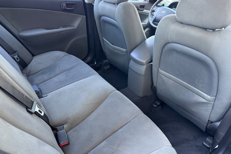 Hyundai Sonata Vehicle Full-screen Gallery Image 17