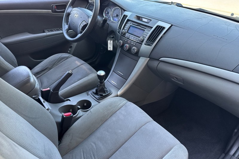 Hyundai Sonata Vehicle Full-screen Gallery Image 18