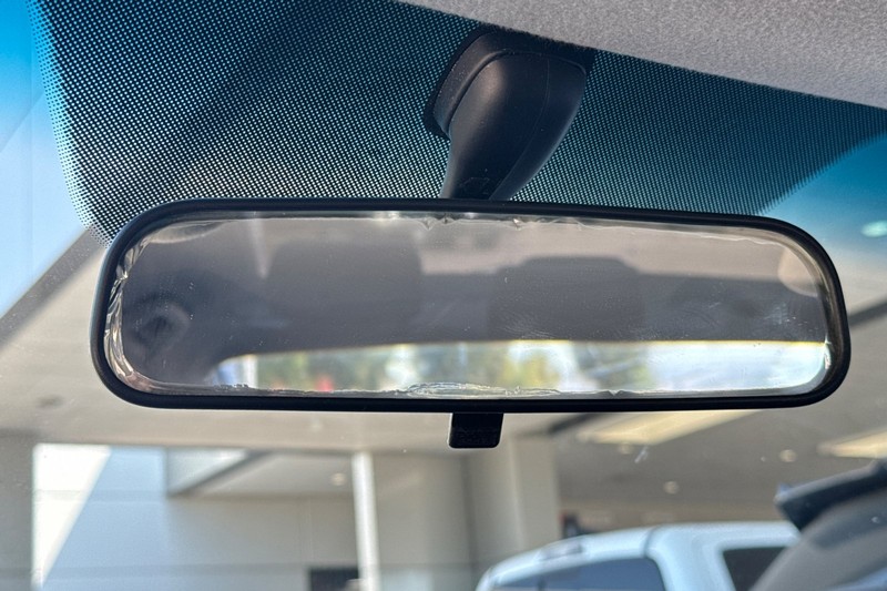 Hyundai Sonata Vehicle Full-screen Gallery Image 24