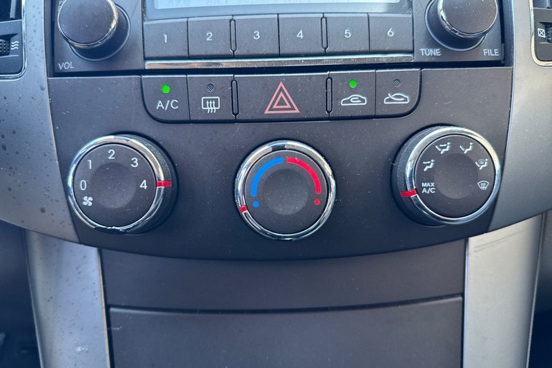Hyundai Sonata Vehicle Full-screen Gallery Image 26
