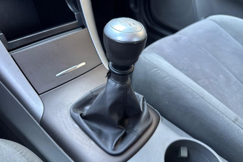Hyundai Sonata Vehicle Full-screen Gallery Image 31