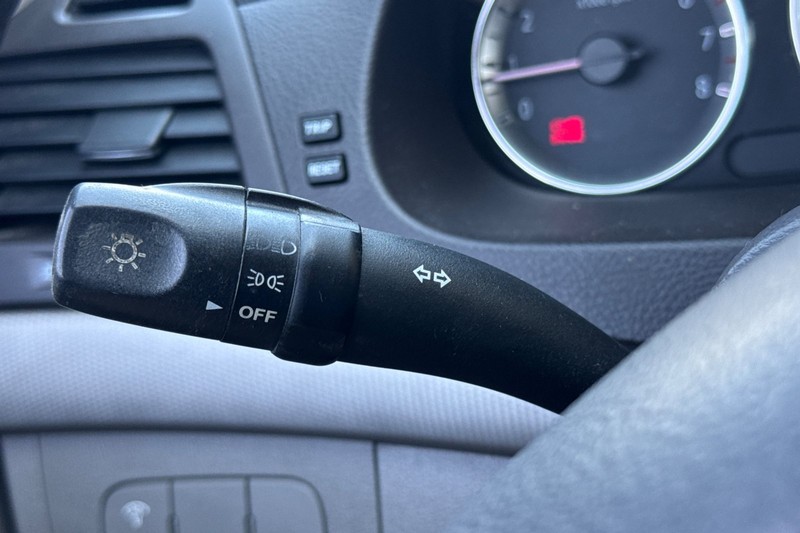 Hyundai Sonata Vehicle Full-screen Gallery Image 34