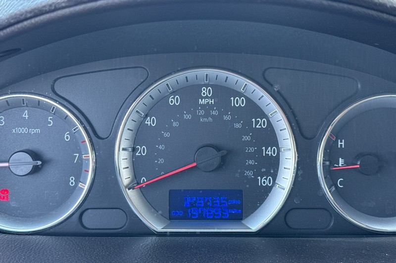 Hyundai Sonata Vehicle Full-screen Gallery Image 37