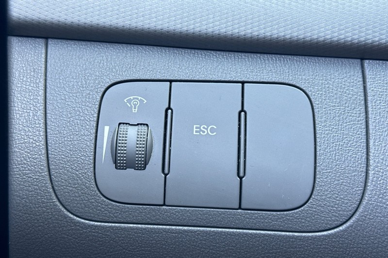 Hyundai Sonata Vehicle Full-screen Gallery Image 39