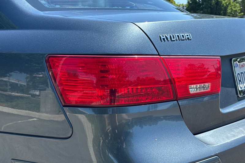 Hyundai Sonata Vehicle Full-screen Gallery Image 44