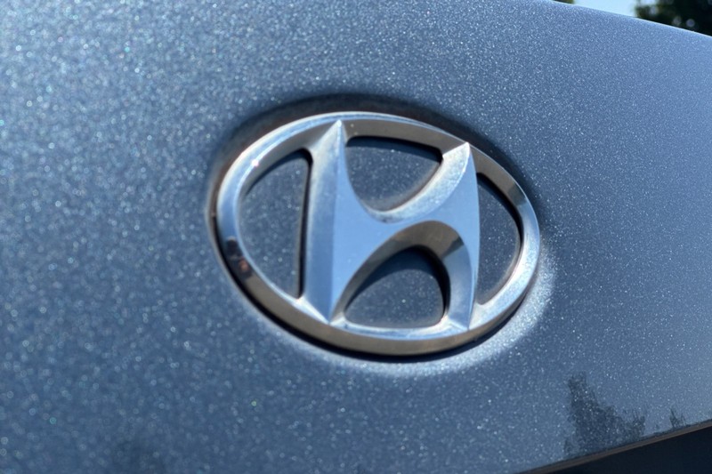 Hyundai Sonata Vehicle Full-screen Gallery Image 45