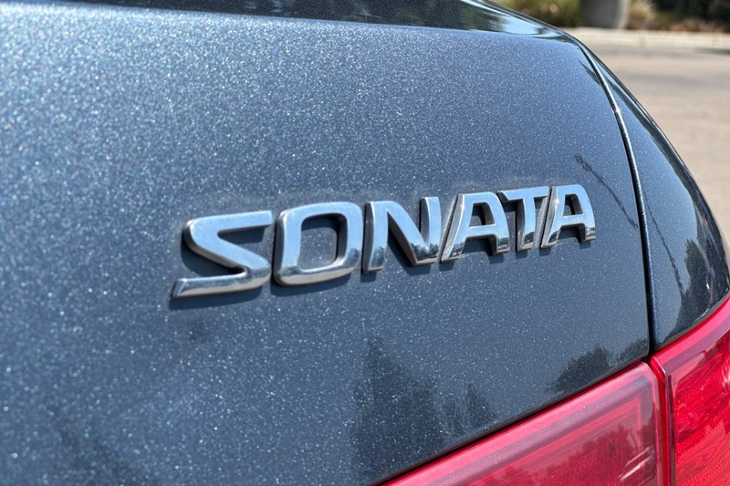 Hyundai Sonata Vehicle Full-screen Gallery Image 47
