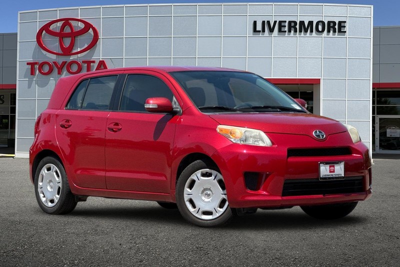 Scion xD Vehicle Full-screen Gallery Image 02
