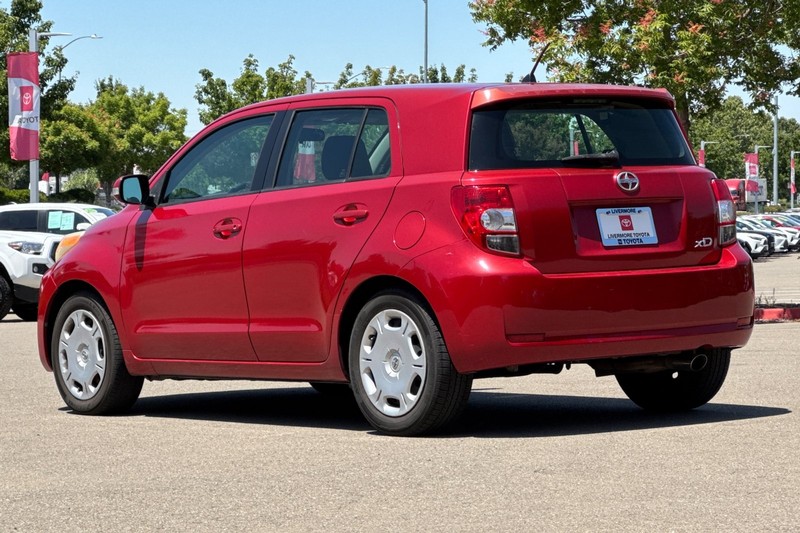 Scion xD Vehicle Full-screen Gallery Image 06