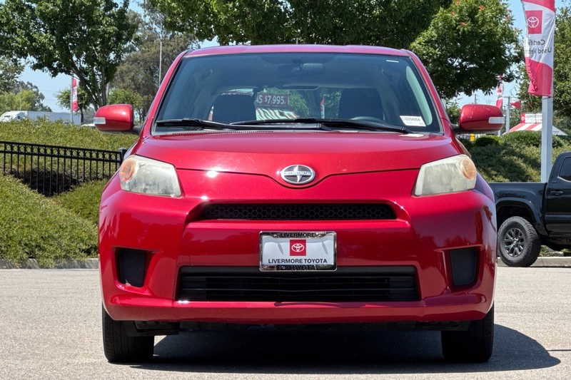 Scion xD Vehicle Full-screen Gallery Image 09