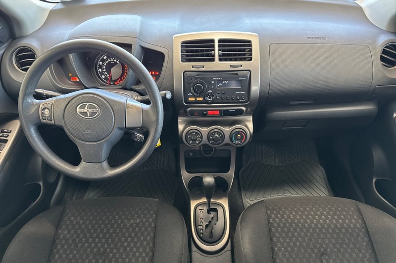 Scion xD Vehicle Full-screen Gallery Image 15