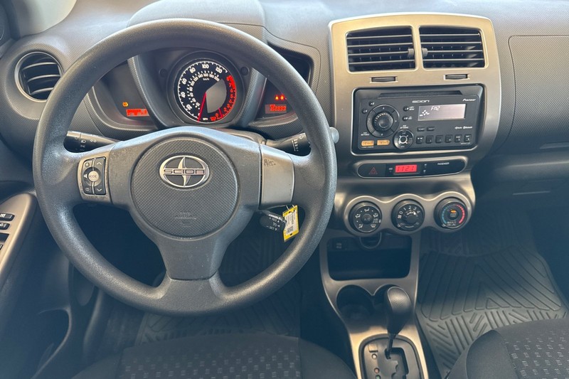 Scion xD Vehicle Full-screen Gallery Image 16