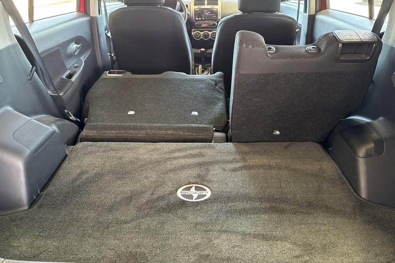 Scion xD Vehicle Full-screen Gallery Image 17