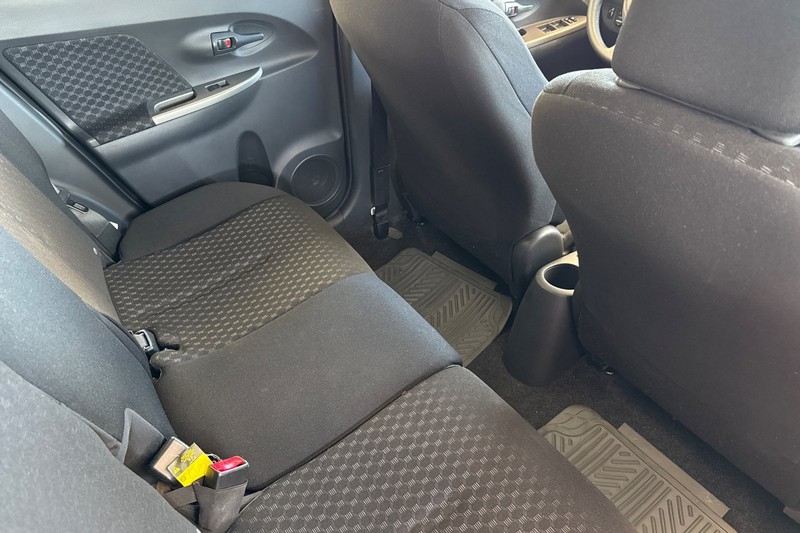 Scion xD Vehicle Full-screen Gallery Image 18