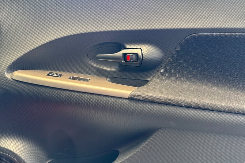 Scion xD Vehicle Full-screen Gallery Image 21