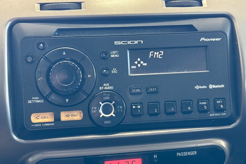Scion xD Vehicle Full-screen Gallery Image 26