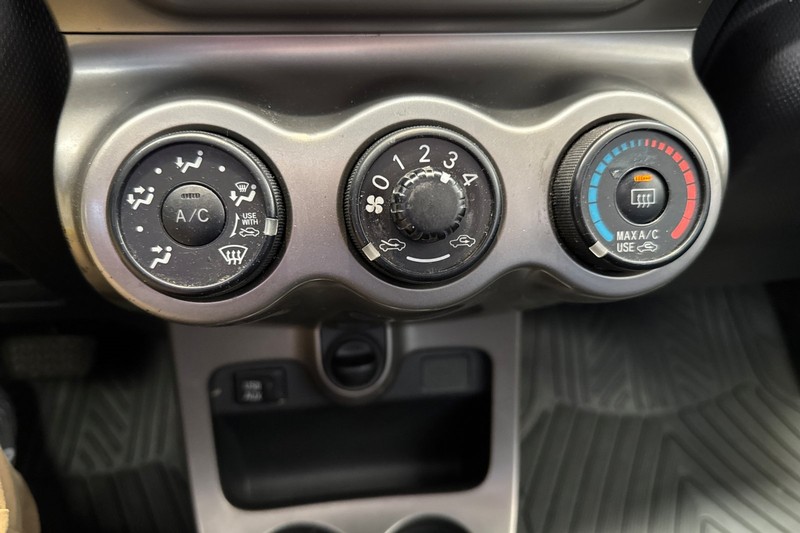 Scion xD Vehicle Full-screen Gallery Image 27