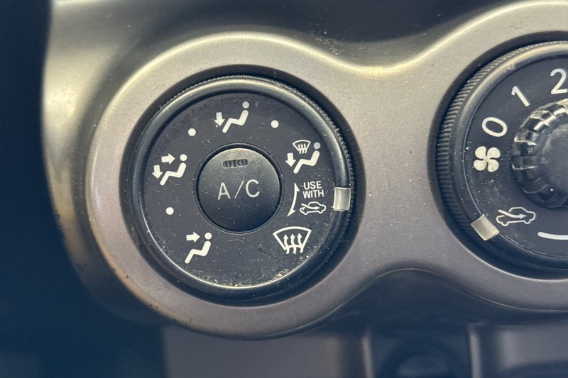 Scion xD Vehicle Full-screen Gallery Image 28