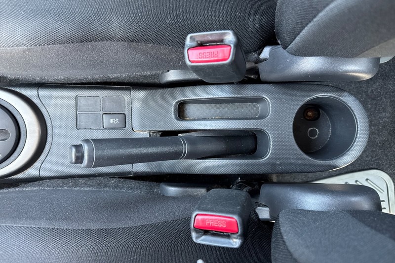 Scion xD Vehicle Full-screen Gallery Image 31