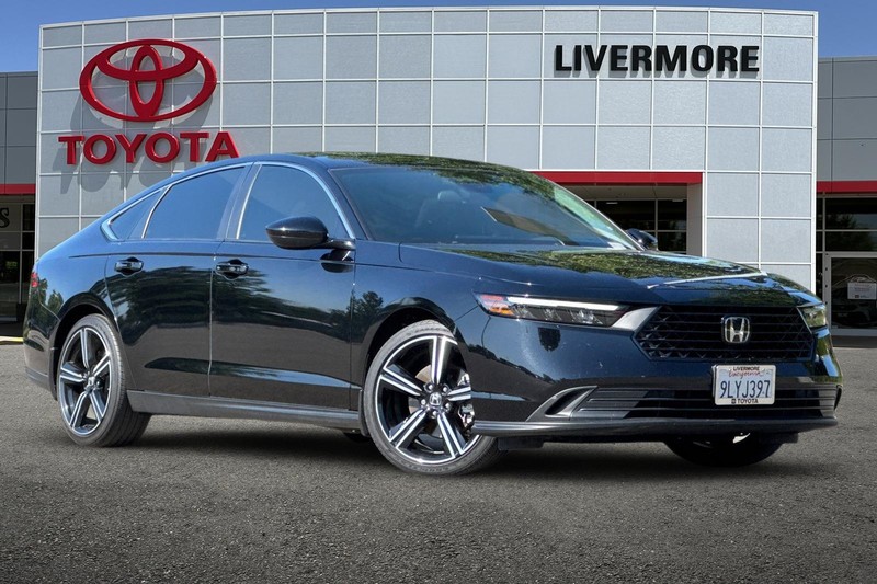 Honda Accord Hybrid Vehicle Full-screen Gallery Image 02