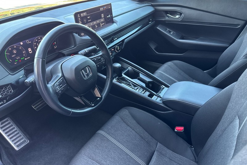 Honda Accord Hybrid Vehicle Full-screen Gallery Image 10