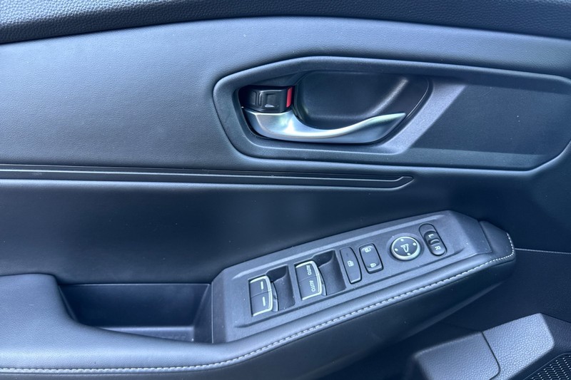 Honda Accord Hybrid Vehicle Full-screen Gallery Image 11