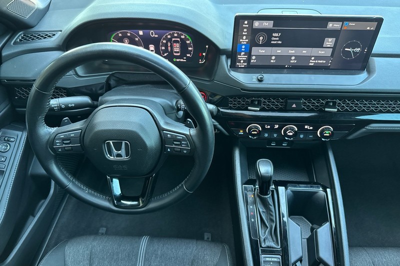 Honda Accord Hybrid Vehicle Full-screen Gallery Image 16