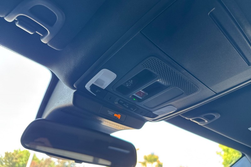 Honda Accord Hybrid Vehicle Full-screen Gallery Image 23