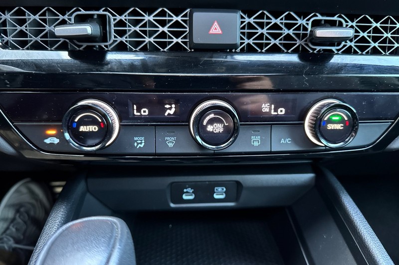 Honda Accord Hybrid Vehicle Full-screen Gallery Image 27