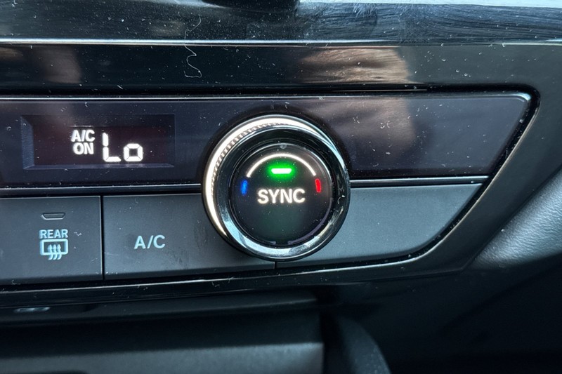 Honda Accord Hybrid Vehicle Full-screen Gallery Image 29