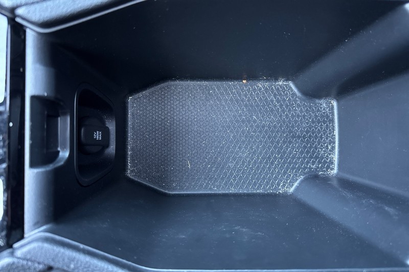 Honda Accord Hybrid Vehicle Full-screen Gallery Image 31