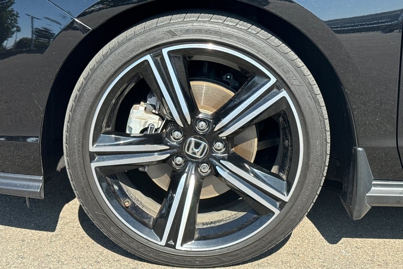 Honda Accord Hybrid Vehicle Full-screen Gallery Image 43