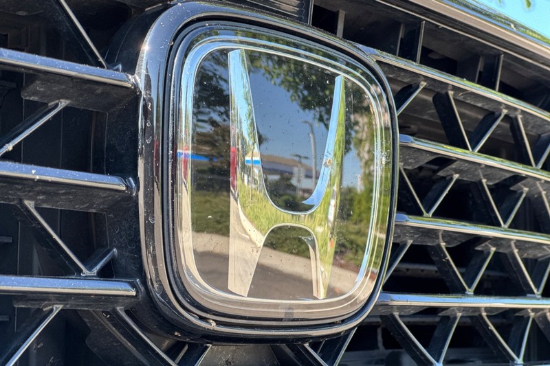 Honda Accord Hybrid Vehicle Full-screen Gallery Image 45